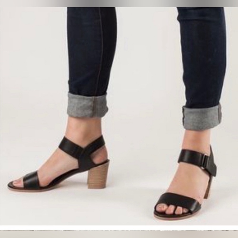 STUART WEITZMAN Broadband Leather City sandals